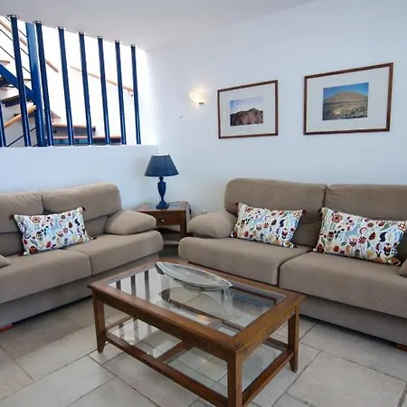 Villa In Sleeps 6 With Pool Air Con And Wifi *