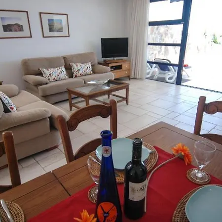 In Sleeps 6 With Pool Air Con And Wifi *