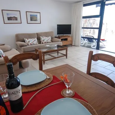 Villa In Sleeps 6 With Pool Air Con And Wifi Puerto Calero
