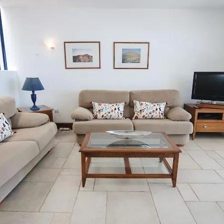In Sleeps 6 With Pool Air Con And Wifi Villa