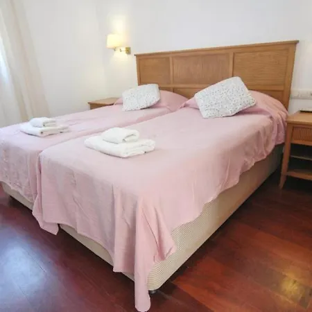 In Sleeps 6 With Pool Air Con And Wifi Villa