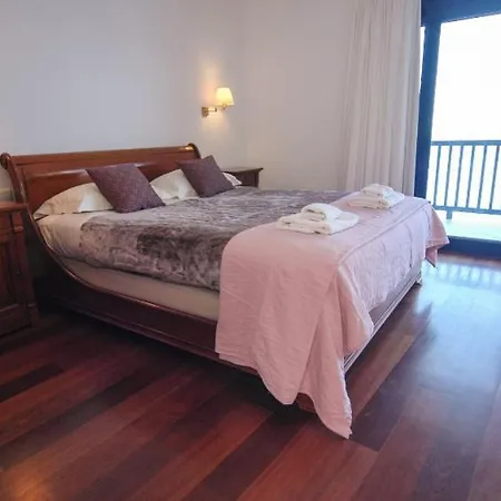 In Sleeps 6 With Pool Air Con And Wifi *