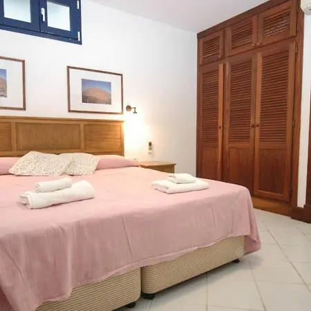 In Sleeps 6 With Pool Air Con And Wifi *