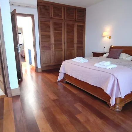 In Sleeps 6 With Pool Air Con And Wifi