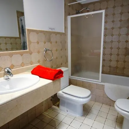 In Sleeps 6 With Pool Air Con And Wifi *