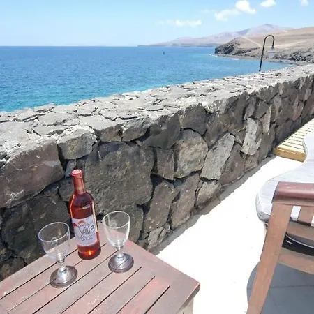 In Sleeps 6 With Pool Air Con And Wifi *